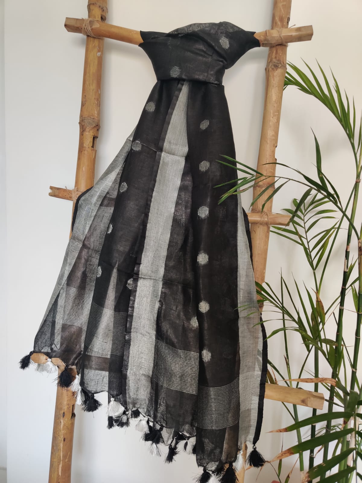 Black Pure Linen Dupatta Online - Desi Weaves