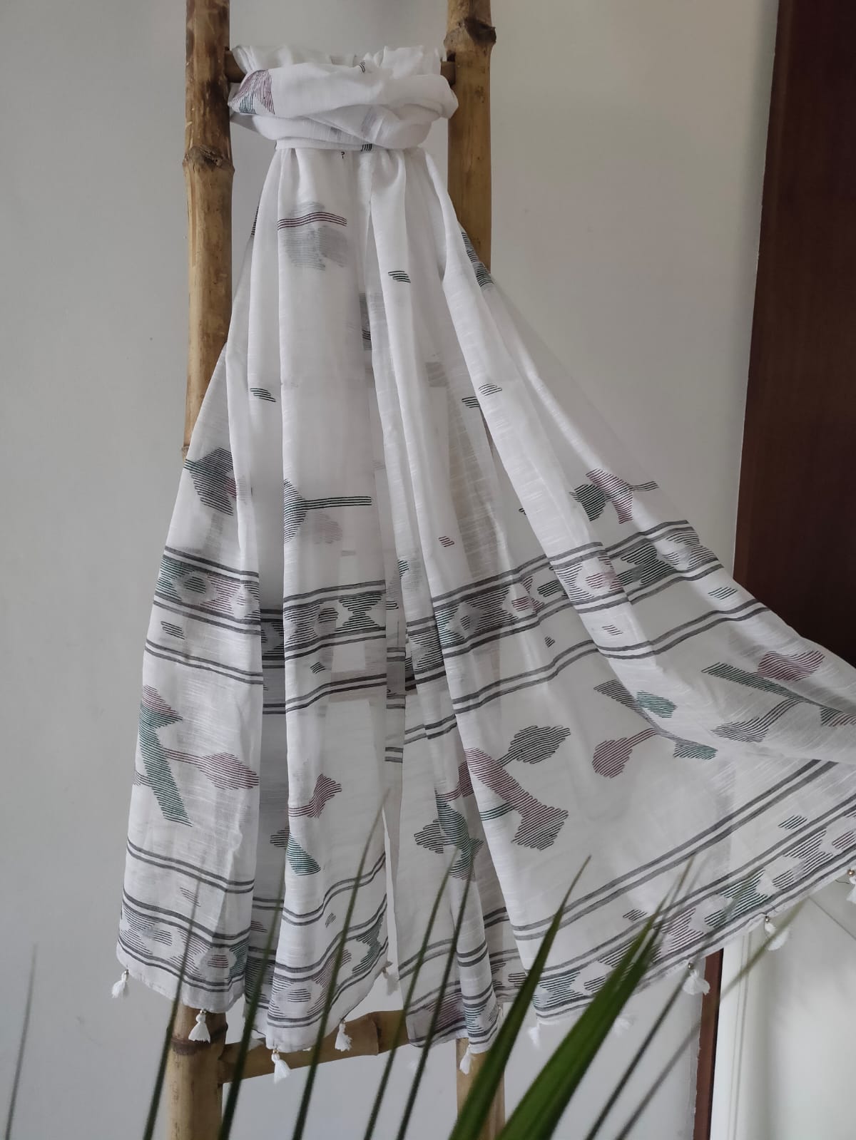 Jamdani mull cotton dupatta - Desi Weaves