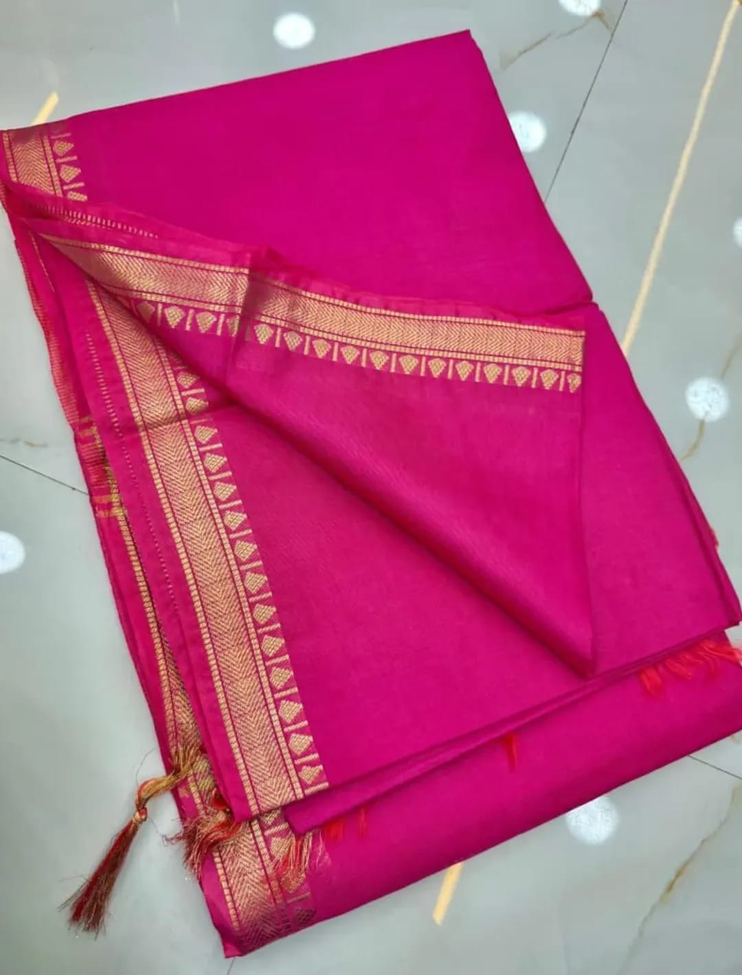 Pink saree with a border online