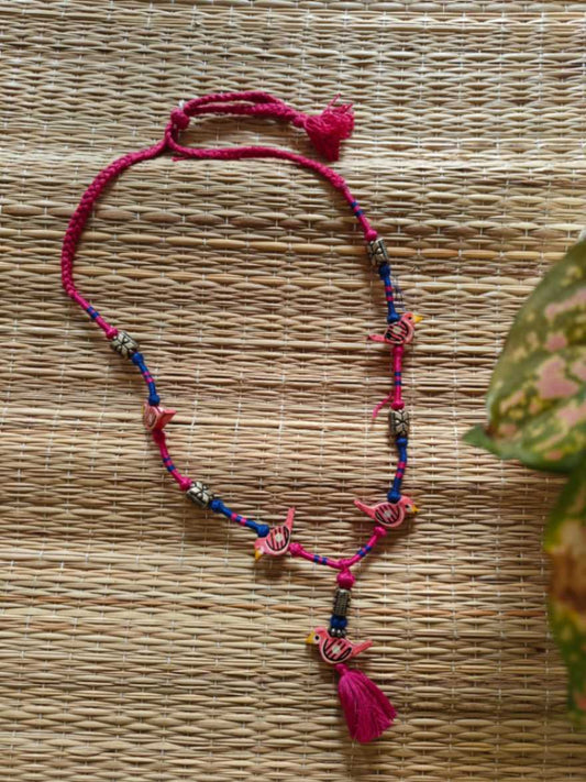 Decorative necklace with tassels 