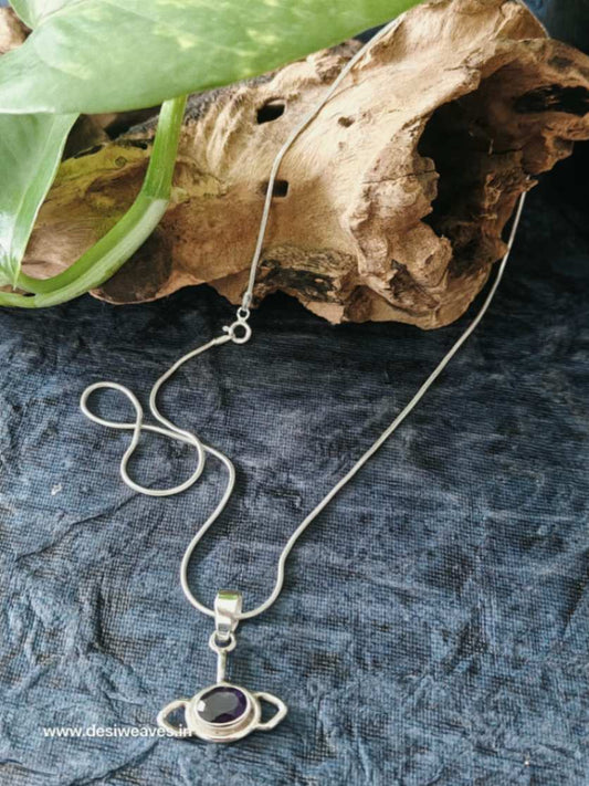 Silver necklace with a pendant 