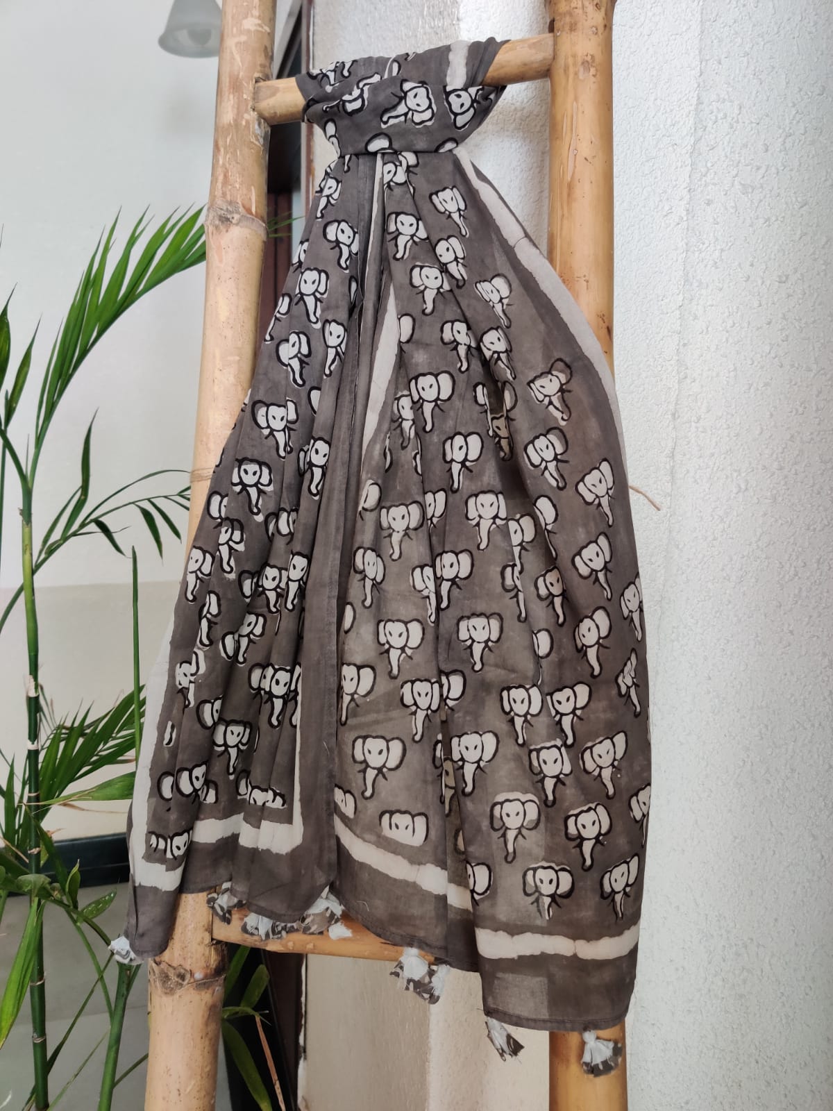 mull cotton stoles - desi weaves