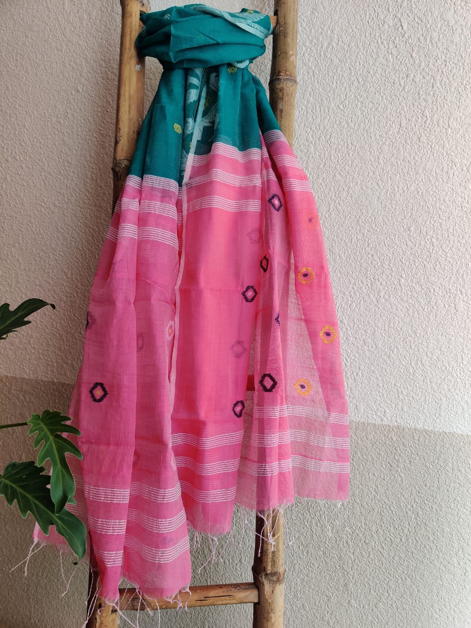 Pink Muslin Jamdani  Dupatta - Desi Weaves